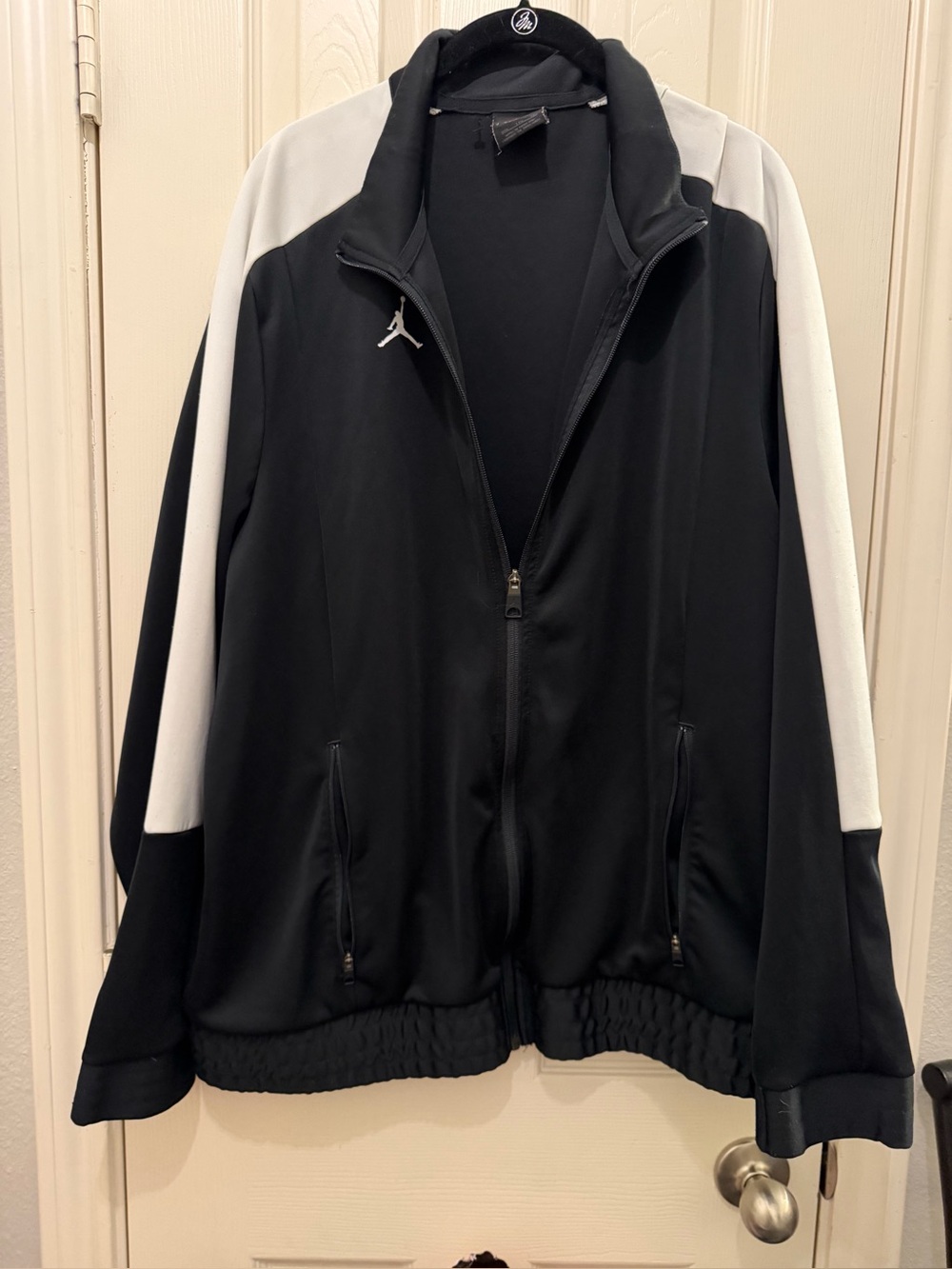 Men’s Jordan Black White Athletic Track Jacket size 2xl